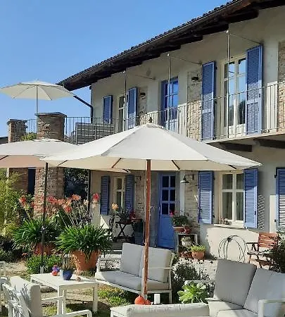 Cascina Giardini 컨트리하우스 *