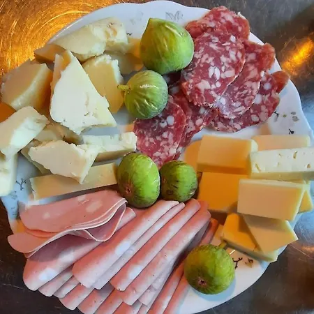 Cascina Giardini 컨트리하우스 *