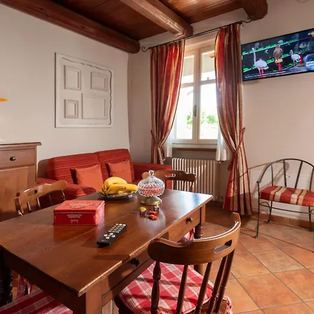 Hétvégi ház Cascina Giardini Alba